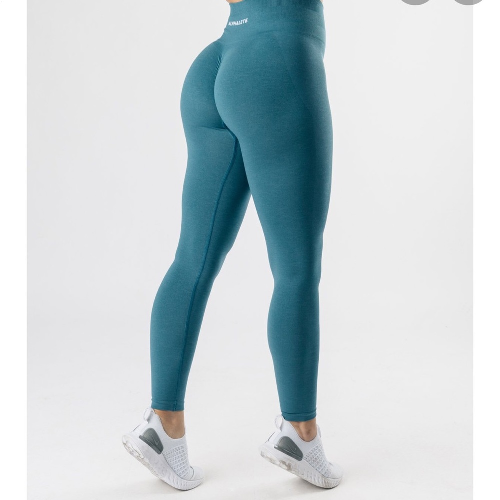 Alphalete amplify leggings in shade rainfall. M!